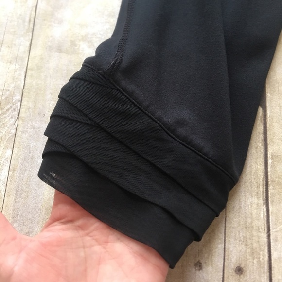 Reebok Fitted Workout Capris - Picture 2 of 8